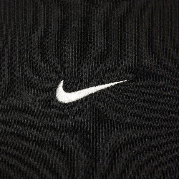 Nike Sportswear Essentials