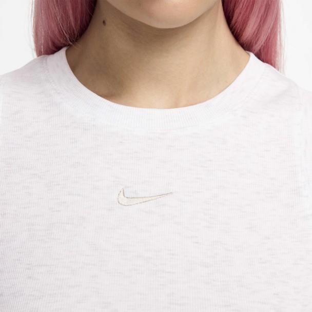 Nike Sportswear Essentials