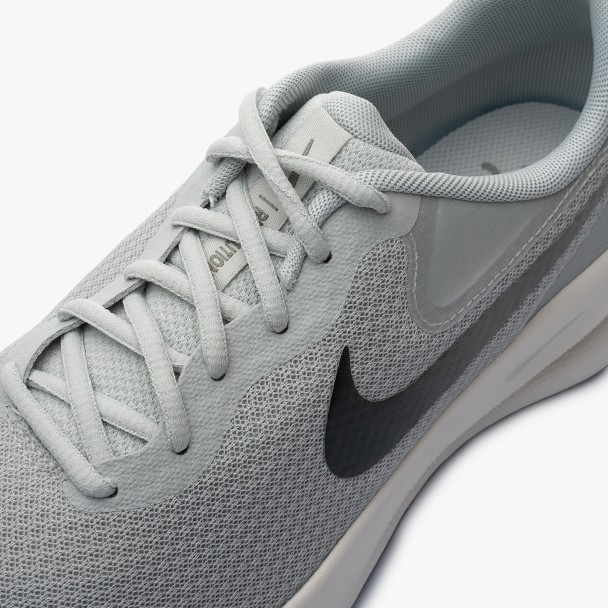 Nike Revolution 7