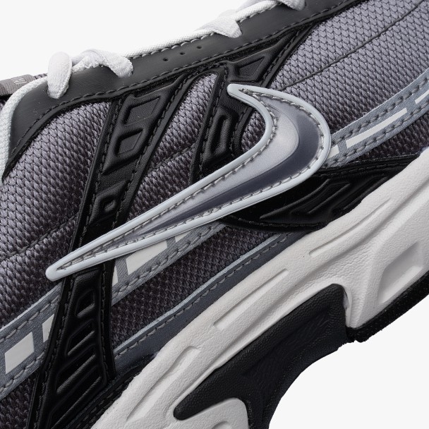 Nike Initiator