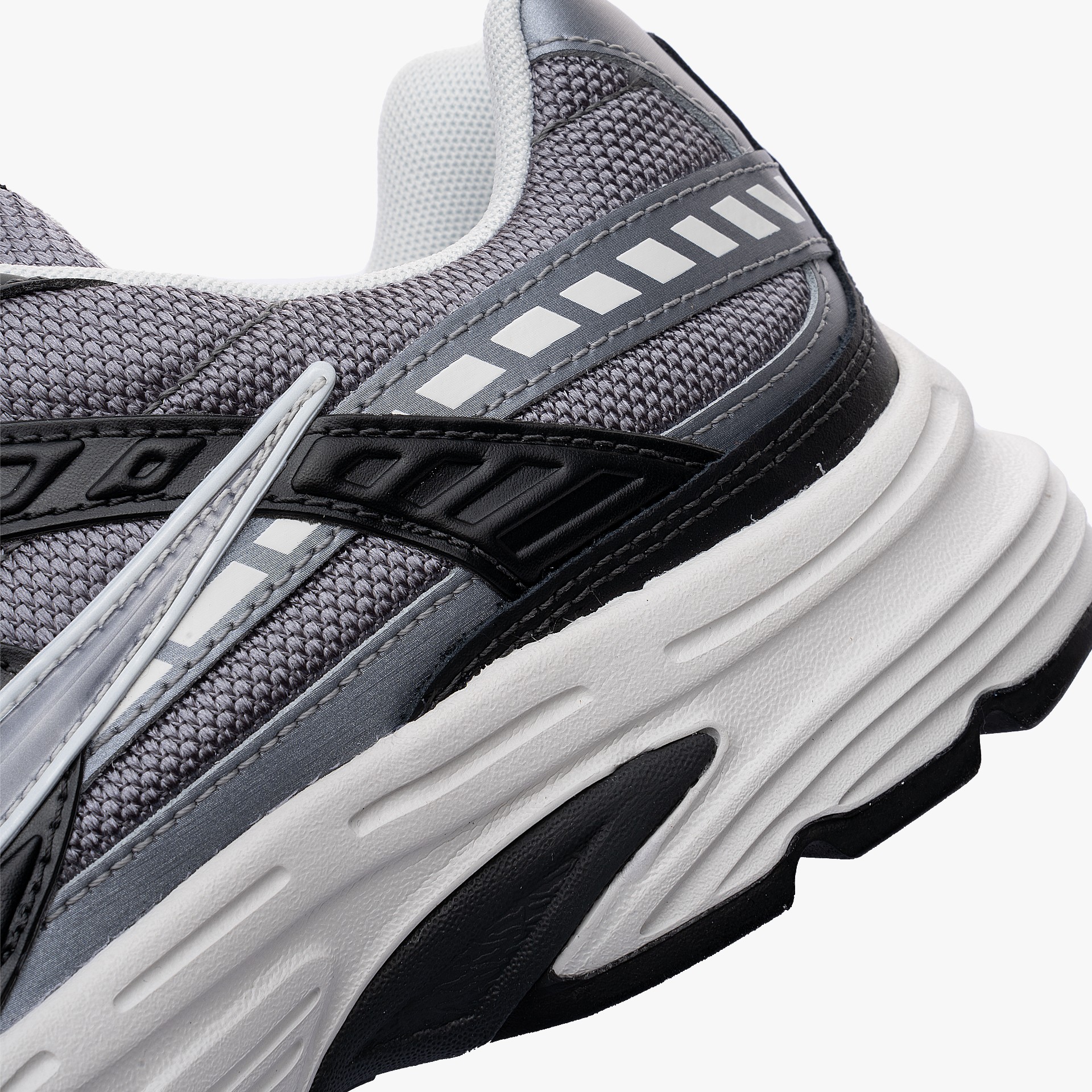 Nike Initiator