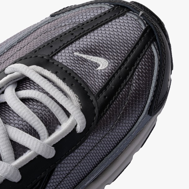 Nike Initiator