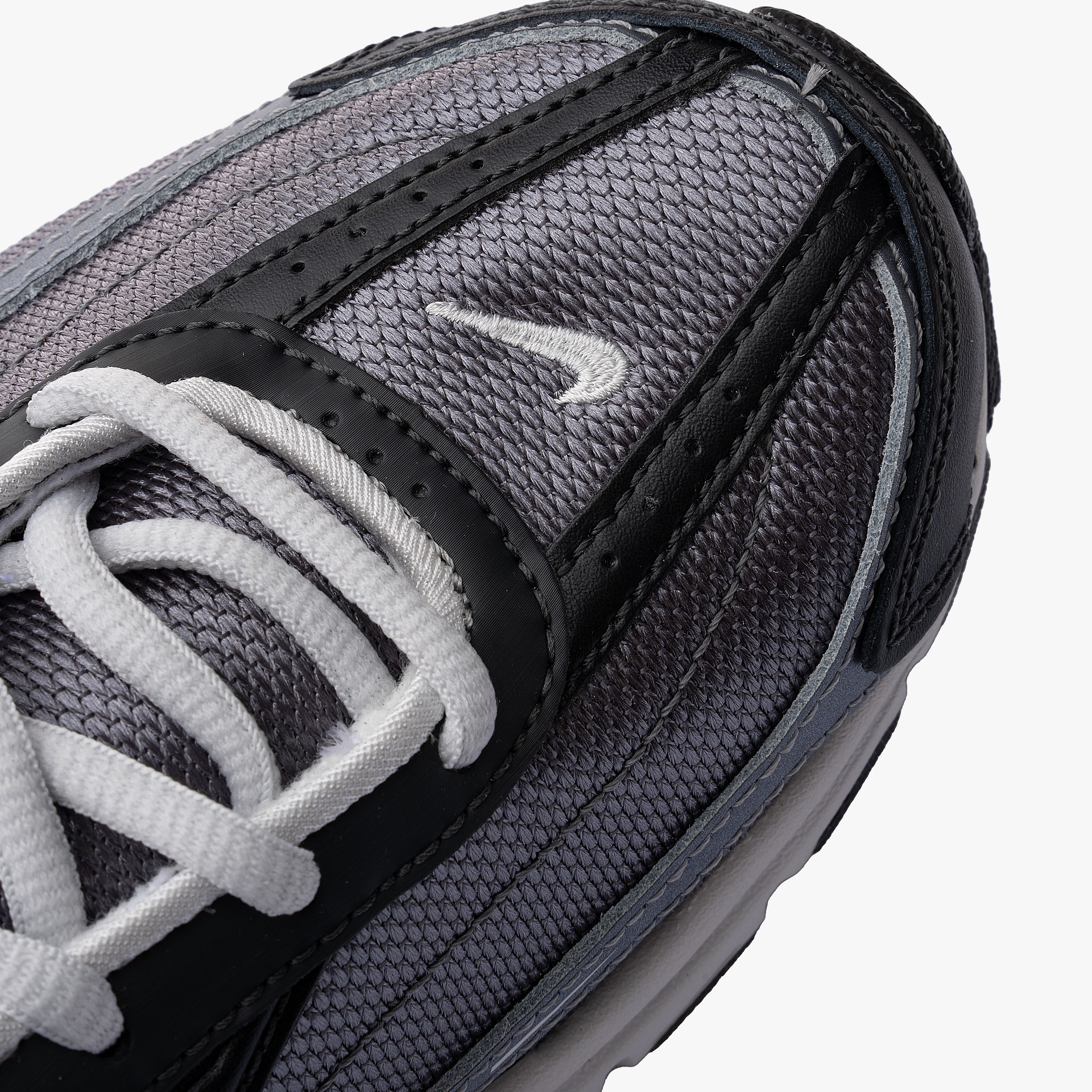 Nike Initiator