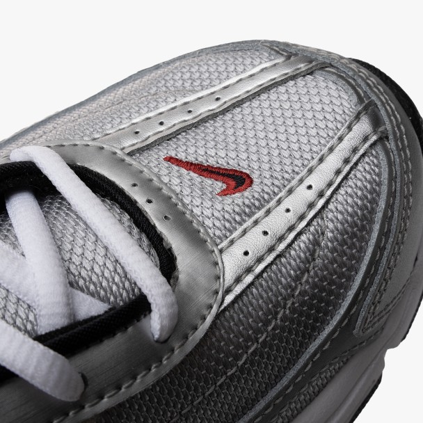 Nike Initiator