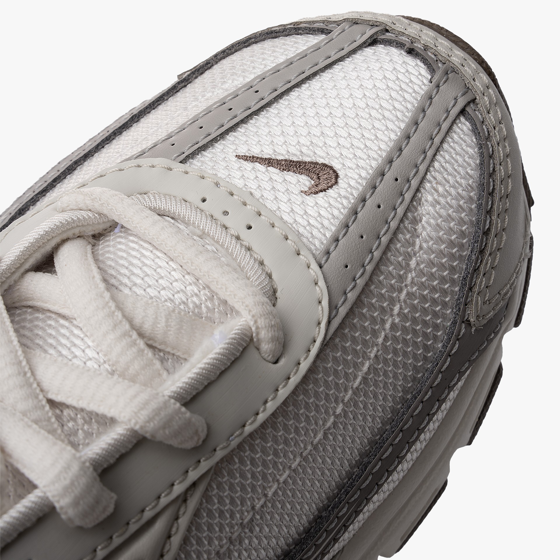 Nike Initiator