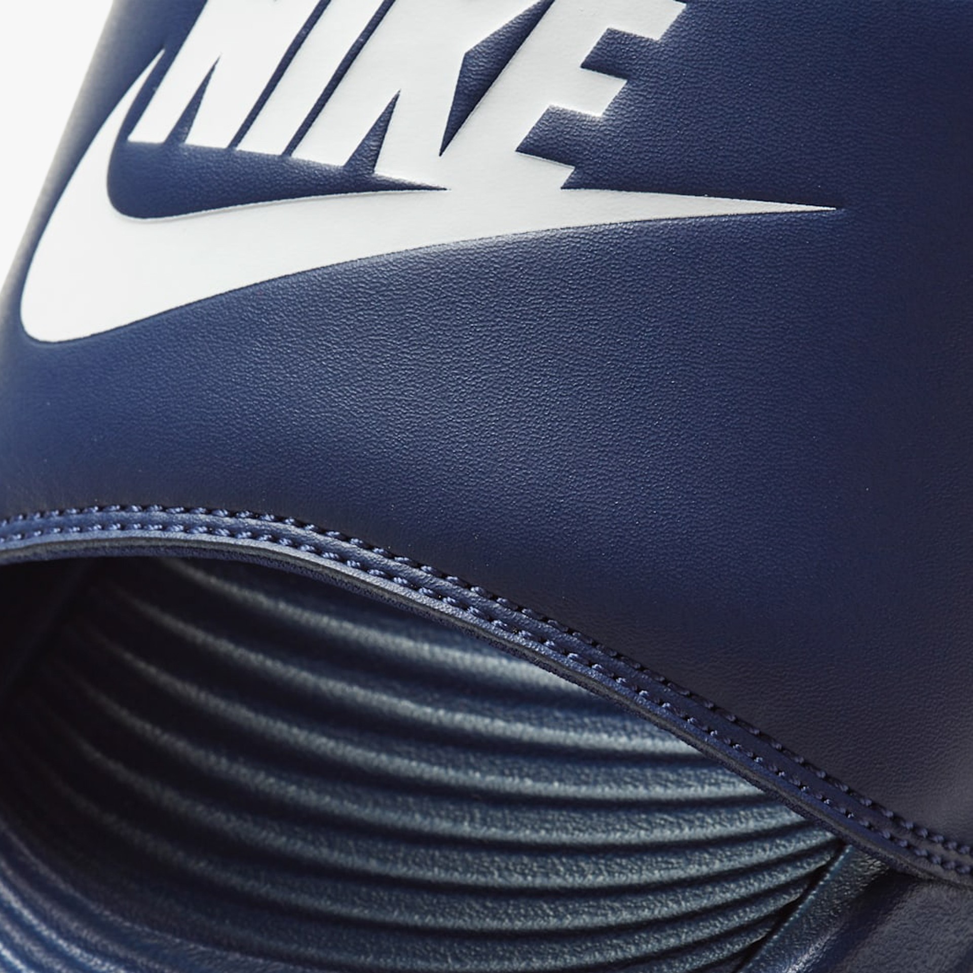 Nike Victori