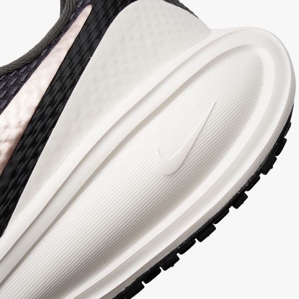 Nike Revolution 8