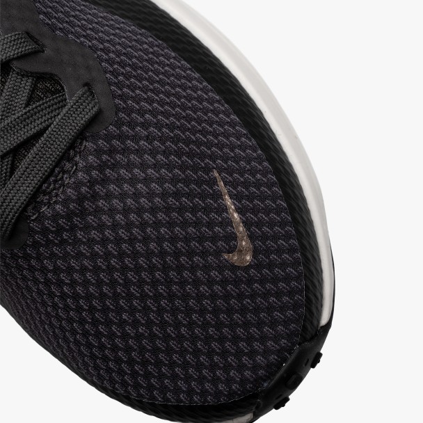 Nike Revolution 8