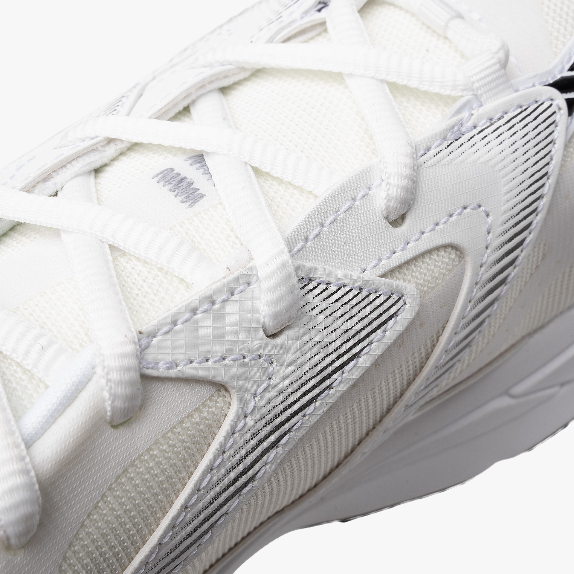 Lacoste L003 Evo