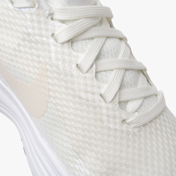 Nike Revolution 8