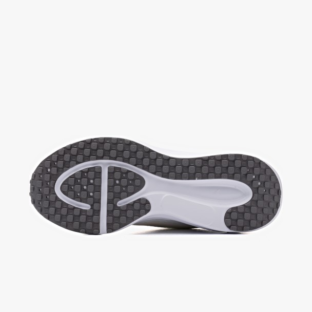 Nike Revolution 8