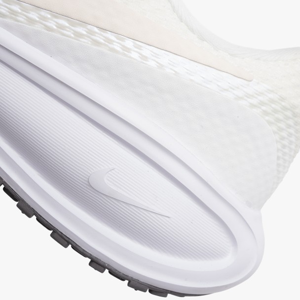 Nike Revolution 8
