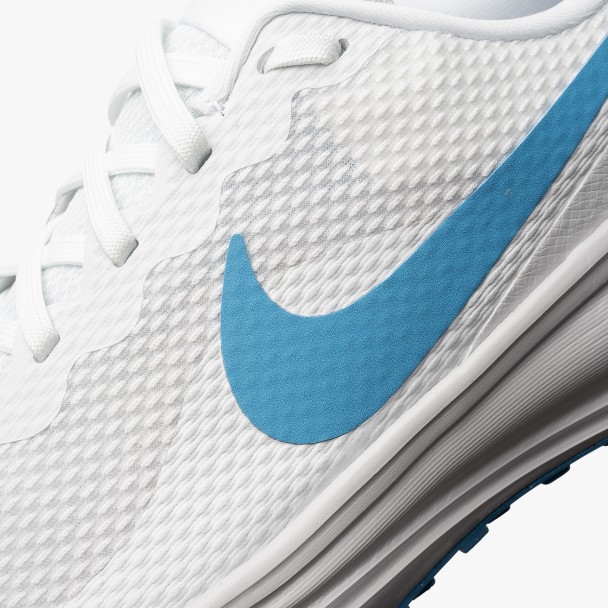 Nike Revolution 8