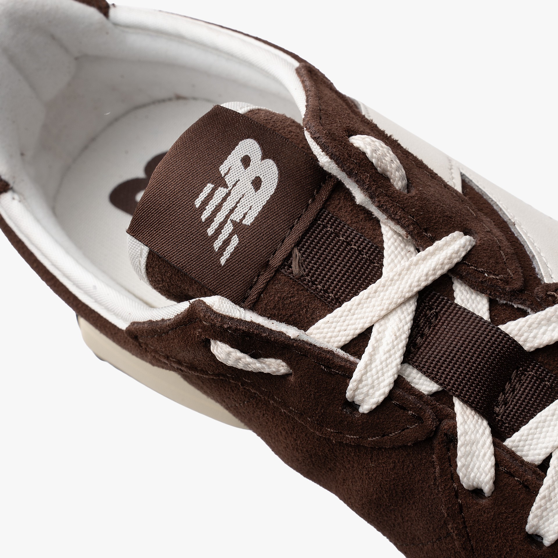 New Balance W327